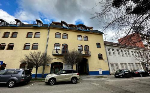KOŠICE - NA PRENÁJOM KANCELÁRSKE PRIESTORY NA FLORIÁNSKEJ ULICI V BUDOVE EURODOM