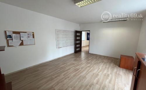 KOŠICE - NA PRENÁJOM KANCELÁRSKE PRIESTORY NA FLORIÁNSKEJ ULICI V BUDOVE EURODOM