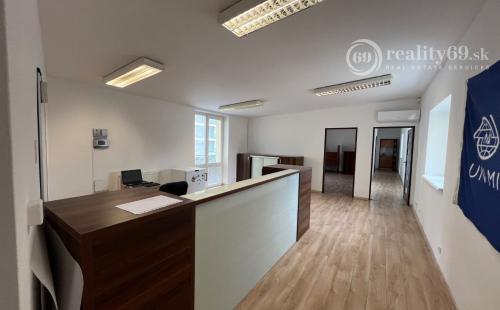 KOŠICE - NA PRENÁJOM KANCELÁRSKE PRIESTORY NA FLORIÁNSKEJ ULICI V BUDOVE EURODOM