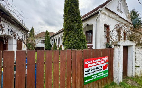 MAĎARSKO - PERKUPA  PERFEKTNÝ 4 IZBOVÝ RD V PEKNOM PROSTREDÍ.