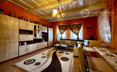 MAĎARSKO - MESZES PEKNÝ ZREKONŠTRUOVANÝ RD S VERANDOU BLÍZKO JAZERA RAKACA.