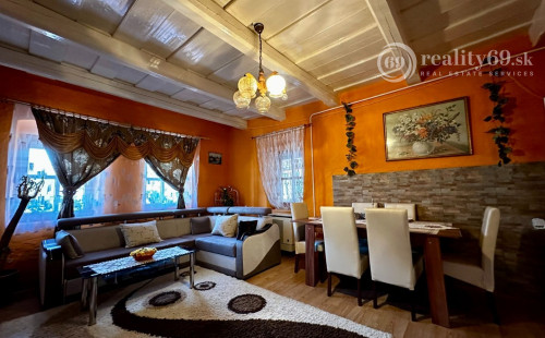 MAĎARSKO - MESZES PEKNÝ ZREKONŠTRUOVANÝ RD S VERANDOU BLÍZKO JAZERA RAKACA.