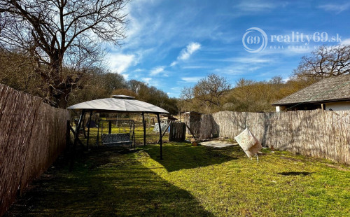 MAĎARSKO - MESZES PEKNÝ ZREKONŠTRUOVANÝ RD S VERANDOU BLÍZKO JAZERA RAKACA.