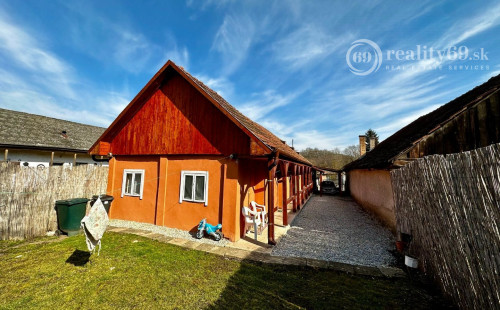 MAĎARSKO - MESZES PEKNÝ ZREKONŠTRUOVANÝ RD S VERANDOU BLÍZKO JAZERA RAKACA.