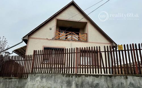 MAĎARSKO - SZENDRO PEKNÝ 4 IZBOVÝ POSCHODOVÝ RODINNÝ DOM.