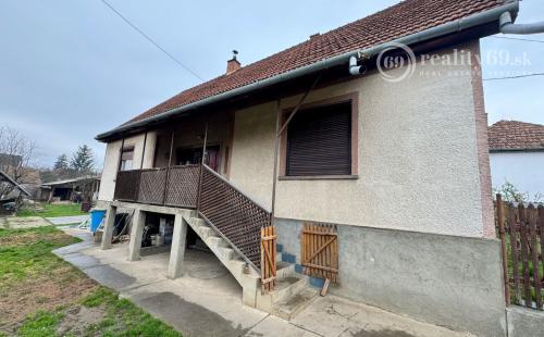 MAĎARSKO - SZENDRO PEKNÝ 4 IZBOVÝ POSCHODOVÝ RODINNÝ DOM.