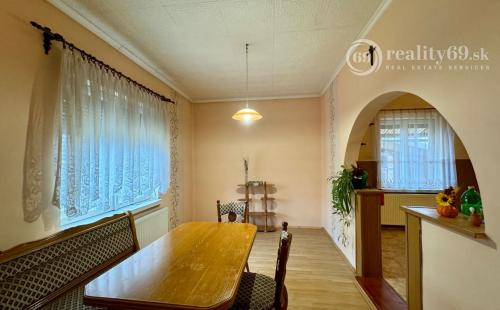 MAĎARSKO - SZENDRO PEKNÝ 4 IZBOVÝ POSCHODOVÝ RODINNÝ DOM.