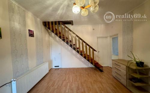 MAĎARSKO - SZENDRO PEKNÝ 4 IZBOVÝ POSCHODOVÝ RODINNÝ DOM.