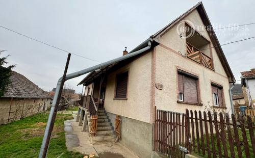 MAĎARSKO - SZENDRO PEKNÝ 4 IZBOVÝ POSCHODOVÝ RODINNÝ DOM.