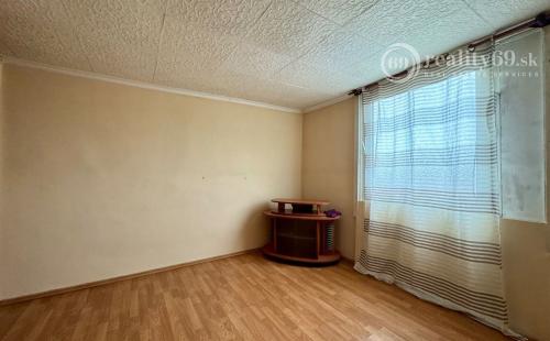 MAĎARSKO - SZENDRO PEKNÝ 4 IZBOVÝ POSCHODOVÝ RODINNÝ DOM.