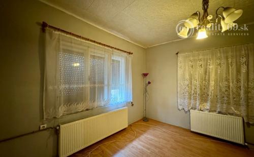 MAĎARSKO - SZENDRO PEKNÝ 4 IZBOVÝ POSCHODOVÝ RODINNÝ DOM.