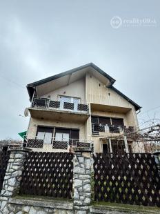 MAĎARSKO - SZENDRO PEKNÝ 4 IZBOVÝ POSCHODOVÝ RODINNÝ DOM.