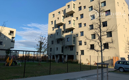 REZERVOVANÉ - NOVÁ TERASA -  2 IZBOVÝ BYT NOVOSTAVBA 57 M2 S VEĽKOU TERASOU, PARKOVACIE MIESTO, KOMORA