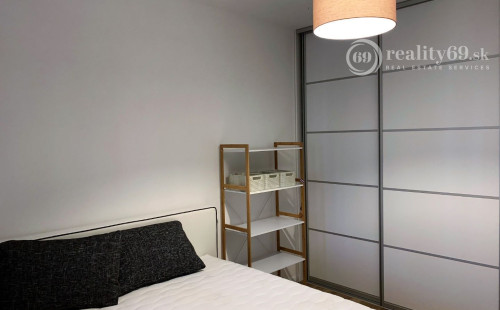 REZERVOVANÉ - NOVÁ TERASA -  2 IZBOVÝ BYT NOVOSTAVBA 57 M2 S VEĽKOU TERASOU, PARKOVACIE MIESTO, KOMORA