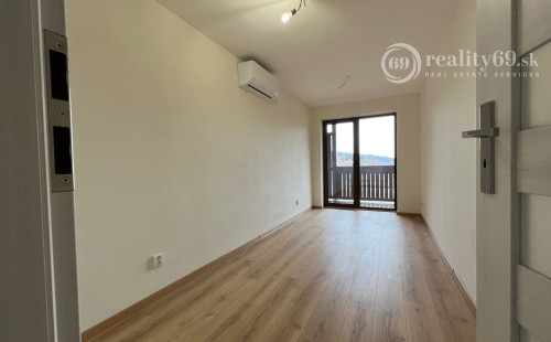 VEĽKÁ DOMAŠA - VALKOV APARTMÁNOVÝ DOM SO 6 OBYTNÝMI JEDNOTKAMI.