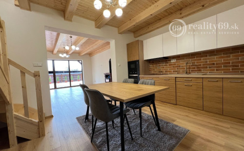 VEĽKÁ DOMAŠA - VALKOV APARTMÁNOVÝ DOM SO 6 OBYTNÝMI JEDNOTKAMI.