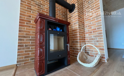 VEĽKÁ DOMAŠA - VALKOV APARTMÁNOVÝ DOM SO 6 OBYTNÝMI JEDNOTKAMI.