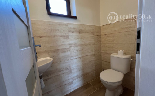 VEĽKÁ DOMAŠA - VALKOV APARTMÁNOVÝ DOM SO 6 OBYTNÝMI JEDNOTKAMI.