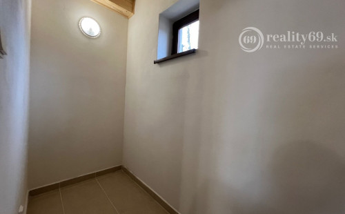 VEĽKÁ DOMAŠA - VALKOV APARTMÁNOVÝ DOM SO 6 OBYTNÝMI JEDNOTKAMI.