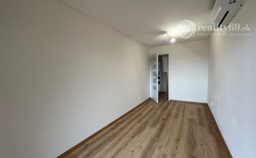 VEĽKÁ DOMAŠA - VALKOV APARTMÁNOVÝ DOM SO 6 OBYTNÝMI JEDNOTKAMI.