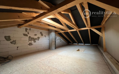 VEĽKÁ DOMAŠA - VALKOV APARTMÁNOVÝ DOM SO 6 OBYTNÝMI JEDNOTKAMI.