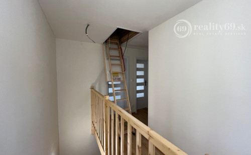 VEĽKÁ DOMAŠA - VALKOV APARTMÁNOVÝ DOM SO 6 OBYTNÝMI JEDNOTKAMI.