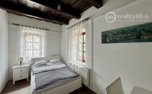 MAĎARSKO - MESZES PEKNÝ 4 IZBOVÝ GAZDOVSKÝ DOM, PO REKONŠTRUKCII - VEĽKÝ POZEMOK 2.425 M2