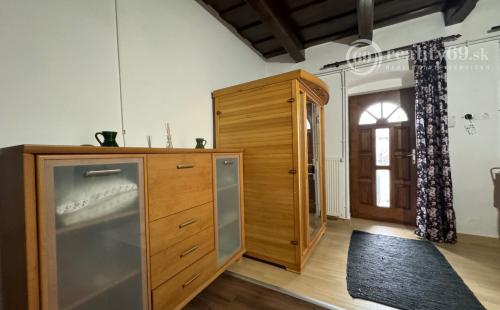 MAĎARSKO - MESZES PEKNÝ 4 IZBOVÝ GAZDOVSKÝ DOM, PO REKONŠTRUKCII - VEĽKÝ POZEMOK 2.425 M2