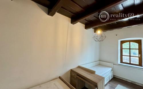 MAĎARSKO - MESZES PEKNÝ 4 IZBOVÝ GAZDOVSKÝ DOM, PO REKONŠTRUKCII - VEĽKÝ POZEMOK 2.425 M2