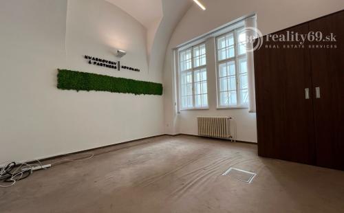 KOŠICE - NA PRENÁJOM KANCELÁRSKE PRIESTORY NA ALŽBETINEJ ULICI TOP LOKALITA.
