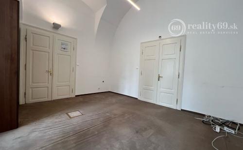 KOŠICE - NA PRENÁJOM KANCELÁRSKE PRIESTORY NA ALŽBETINEJ ULICI TOP LOKALITA.