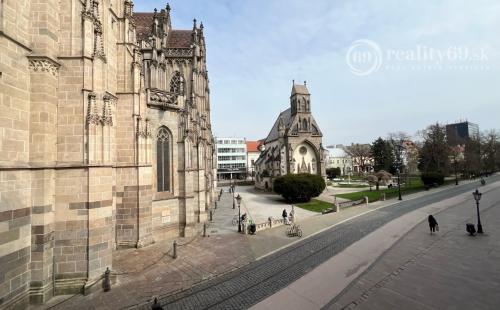 KOŠICE - NA PRENÁJOM KANCELÁRSKE PRIESTORY NA ALŽBETINEJ ULICI TOP LOKALITA.