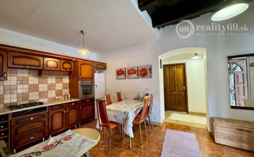 MAĎARSKO - MESZES PEKNÝ 4 IZBOVÝ GAZDOVSKÝ DOM, PO REKONŠTRUKCII - VEĽKÝ POZEMOK 2.425 M2