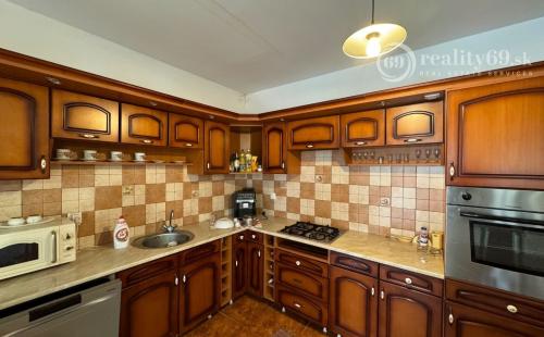 MAĎARSKO - MESZES PEKNÝ 4 IZBOVÝ GAZDOVSKÝ DOM, PO REKONŠTRUKCII - VEĽKÝ POZEMOK 2.425 M2