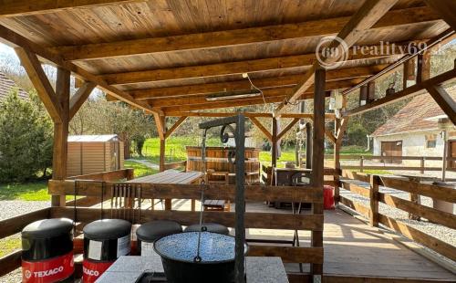 MAĎARSKO - MESZES PEKNÝ 4 IZBOVÝ GAZDOVSKÝ DOM, PO REKONŠTRUKCII - VEĽKÝ POZEMOK 2.425 M2