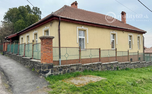 MAĎARSKO - TÁLLYA SUPER 3 IZBOVÝ RODINNÝ DOM V TOKAJSKEJ VINOHRADNÍCKEJ OBLASTI.