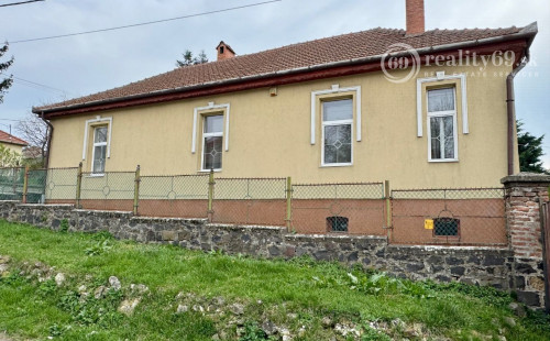 MAĎARSKO - TÁLLYA SUPER 3 IZBOVÝ RODINNÝ DOM V TOKAJSKEJ VINOHRADNÍCKEJ OBLASTI.