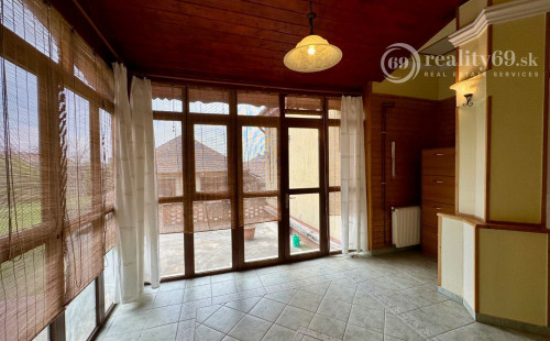 MAĎARSKO - TÁLLYA SUPER 3 IZBOVÝ RODINNÝ DOM V TOKAJSKEJ VINOHRADNÍCKEJ OBLASTI.