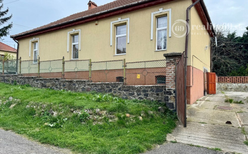 MAĎARSKO - TÁLLYA SUPER 3 IZBOVÝ RODINNÝ DOM V TOKAJSKEJ VINOHRADNÍCKEJ OBLASTI.