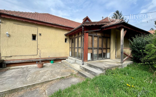 MAĎARSKO - TÁLLYA SUPER 3 IZBOVÝ RODINNÝ DOM V TOKAJSKEJ VINOHRADNÍCKEJ OBLASTI.