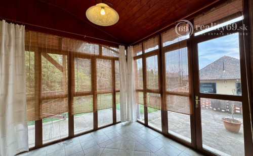 MAĎARSKO - TÁLLYA SUPER 3 IZBOVÝ RODINNÝ DOM V TOKAJSKEJ VINOHRADNÍCKEJ OBLASTI.