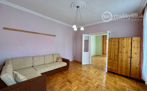 MAĎARSKO - TÁLLYA SUPER 3 IZBOVÝ RODINNÝ DOM V TOKAJSKEJ VINOHRADNÍCKEJ OBLASTI.