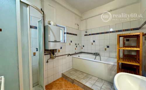 MAĎARSKO - TÁLLYA SUPER 3 IZBOVÝ RODINNÝ DOM V TOKAJSKEJ VINOHRADNÍCKEJ OBLASTI.