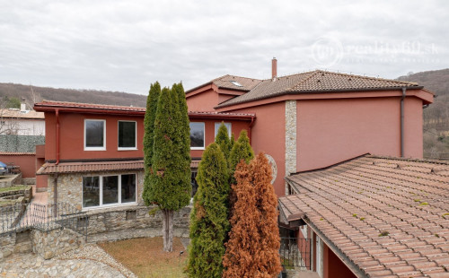 MARIÁNKA - TOP PONUKA PENZÓN S 13 IZBAMI, VINÁREŇ, BAZÉN, ALTÁNOK - SUPER STAV.