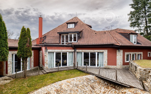 MARIÁNKA - TOP PONUKA PENZÓN S 13 IZBAMI, VINÁREŇ, BAZÉN, ALTÁNOK - SUPER STAV.