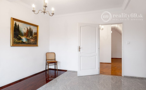 MARIÁNKA - TOP PONUKA PENZÓN S 13 IZBAMI, VINÁREŇ, BAZÉN, ALTÁNOK - SUPER STAV.