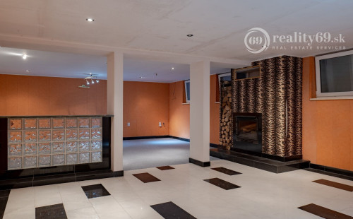 MARIÁNKA - TOP PONUKA PENZÓN S 13 IZBAMI, VINÁREŇ, BAZÉN, ALTÁNOK - SUPER STAV.