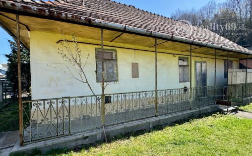 MAĎARSKO - TELKIBÁNYA PEKNÝ DOM  S LETNOU KUCHYŇOU S PEKNÝM POZEMKOM 500 m2.