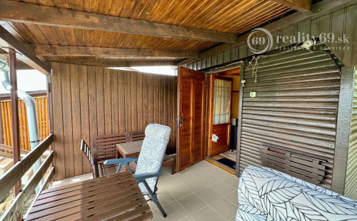 MAĎARSKO - JAZERO RAKACA - 2 IZBOVÁ POSCHODOVÁ CHATA  - PRI JAZERE S TERASOU.