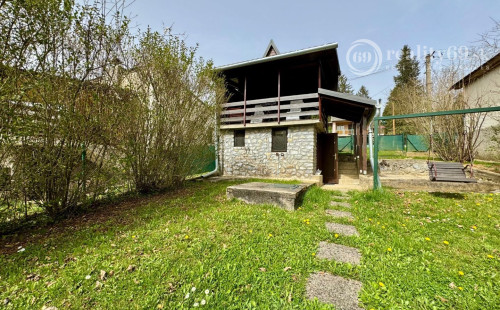 MAĎARSKO - JAZERO RAKACA - 2 IZBOVÁ POSCHODOVÁ CHATA  - PRI JAZERE S TERASOU.